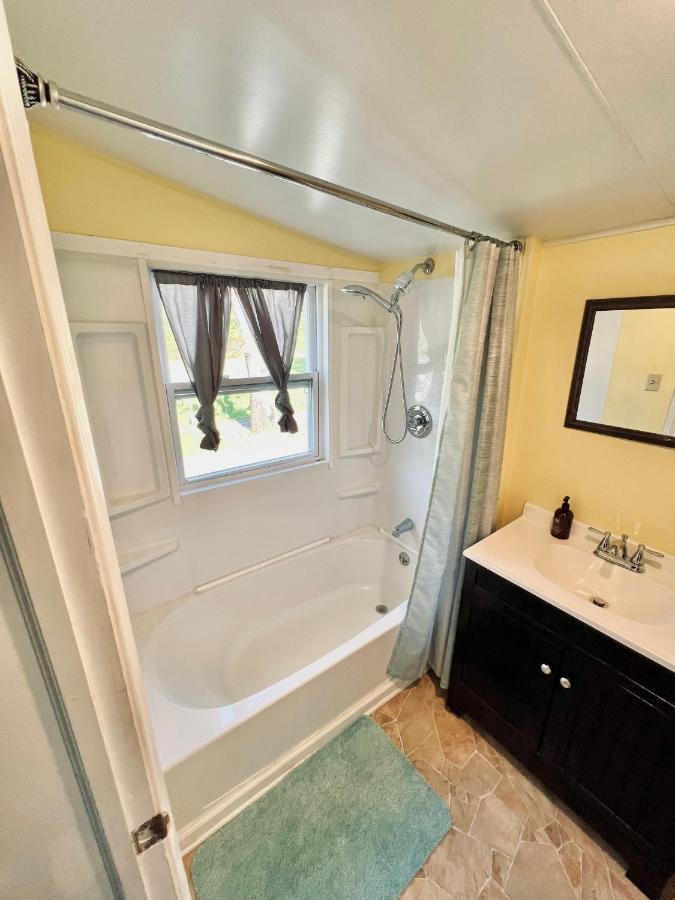 Giggling Creek Cottage - Bedjet! King Sized! Gazebo, 45 Acres, Arcades, Nintendo, More Henry Dış mekan fotoğraf