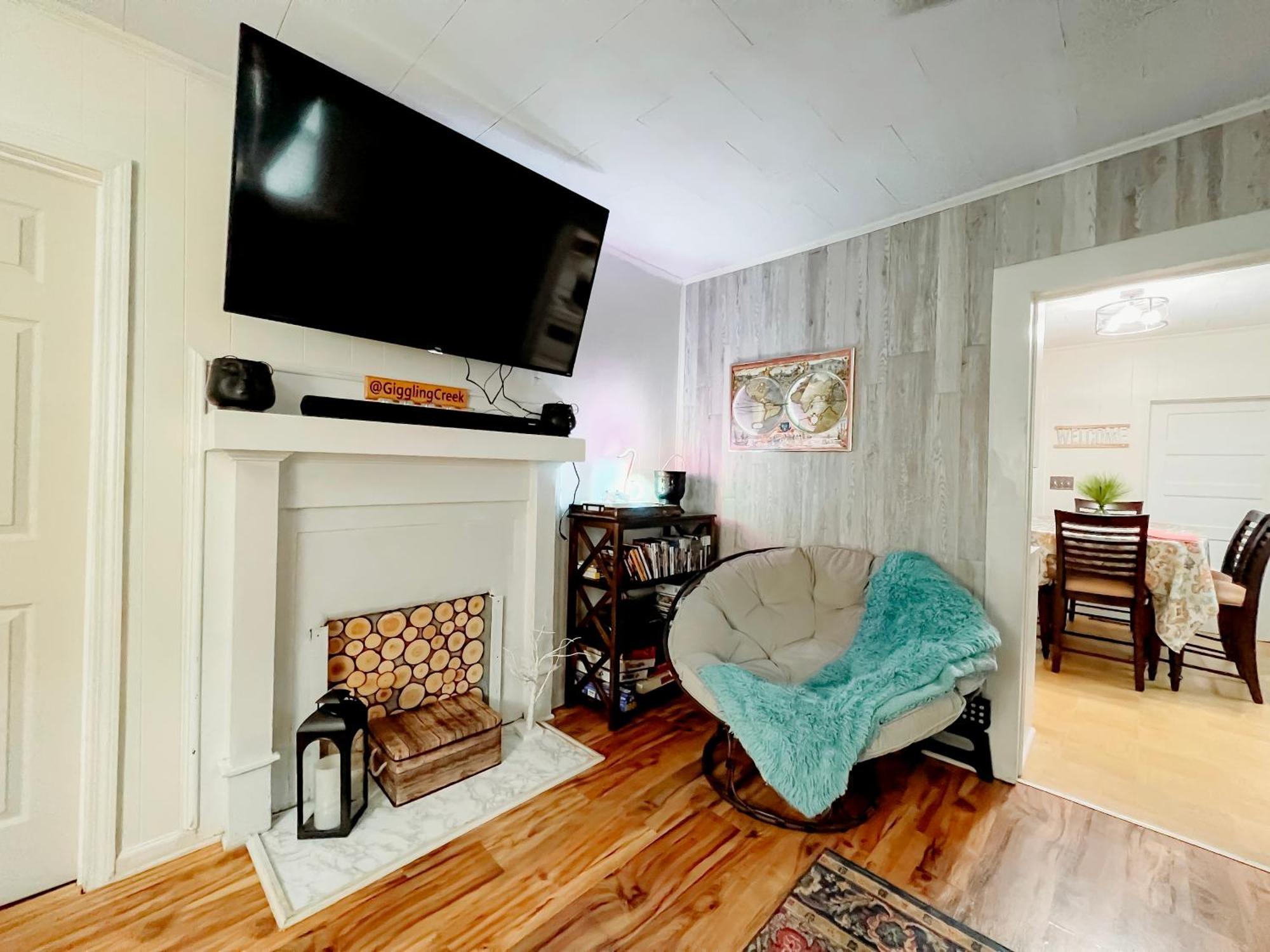 Giggling Creek Cottage - Bedjet! King Sized! Gazebo, 45 Acres, Arcades, Nintendo, More Henry Dış mekan fotoğraf